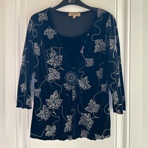Notations Black/Silver Floral Printed Top in Size Medium